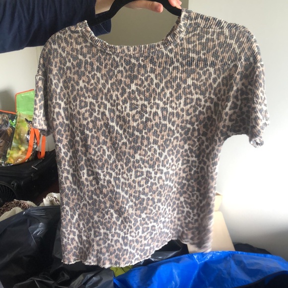 cheetah print American Eagle XS tee - Picture 3 of 3